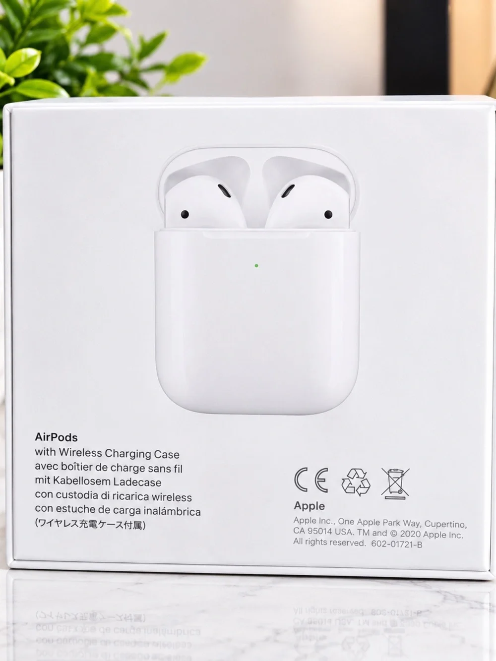 Apple White Wireless second generation Earbuds Headset